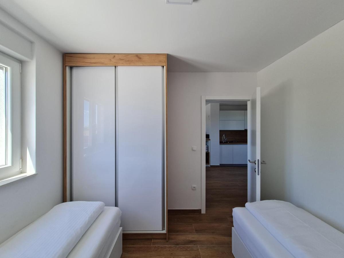 Apartmani Adria Нін Екстер'єр фото